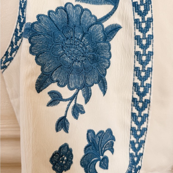 Embroidered blue & white vest - Picture 2 of 3
